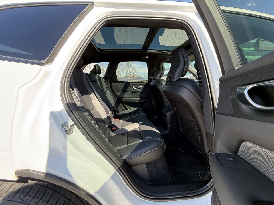 Volvo XC 60 T8 Recharge AWD R-Design - foto 18