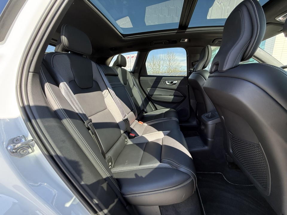 Volvo XC 60 T8 Recharge AWD R-Design - foto 19