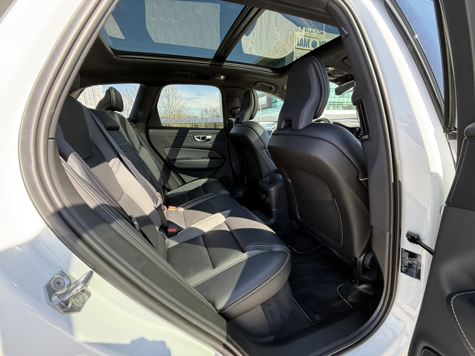 Volvo XC 60 T8 Recharge AWD R-Design - foto 20