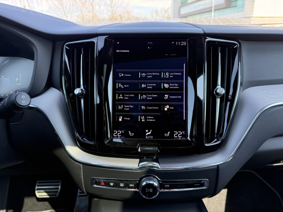 Volvo XC 60 T8 Recharge AWD R-Design - foto 27