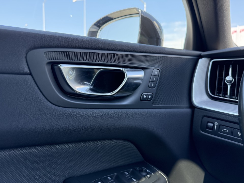 Volvo XC 60 T8 Recharge AWD R-Design - foto 29