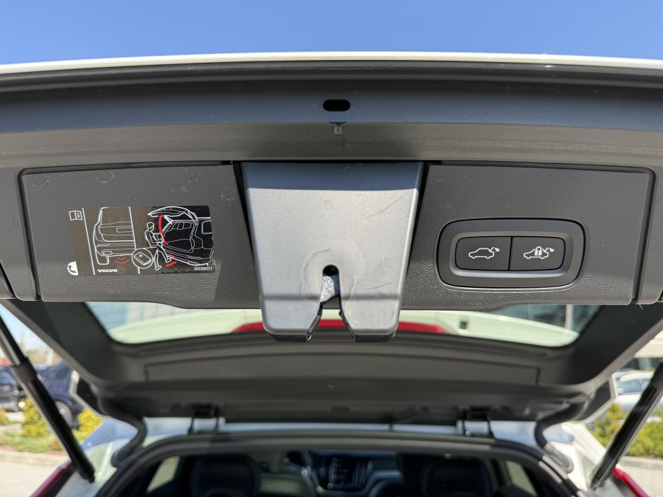 Volvo XC 60 T8 Recharge AWD R-Design - foto 32
