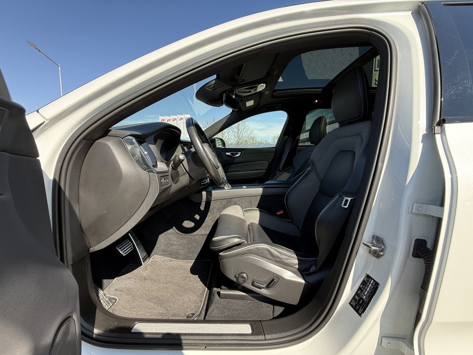 Volvo XC 60 T8 Recharge AWD R-Design - foto 9