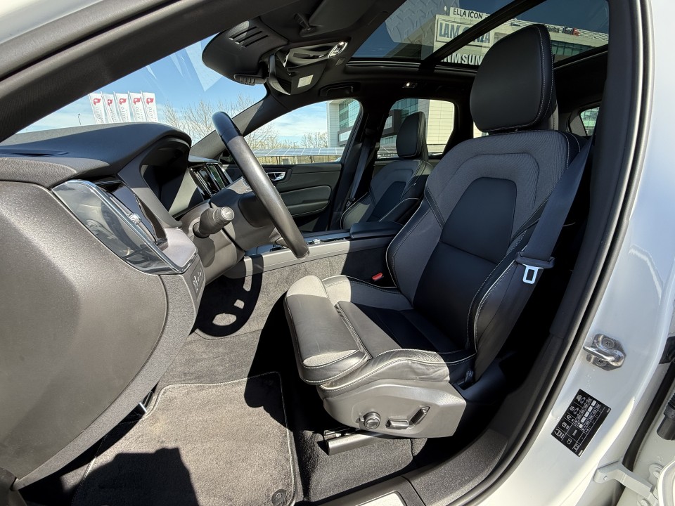 Volvo XC 60 T8 Recharge AWD R-Design - foto 10