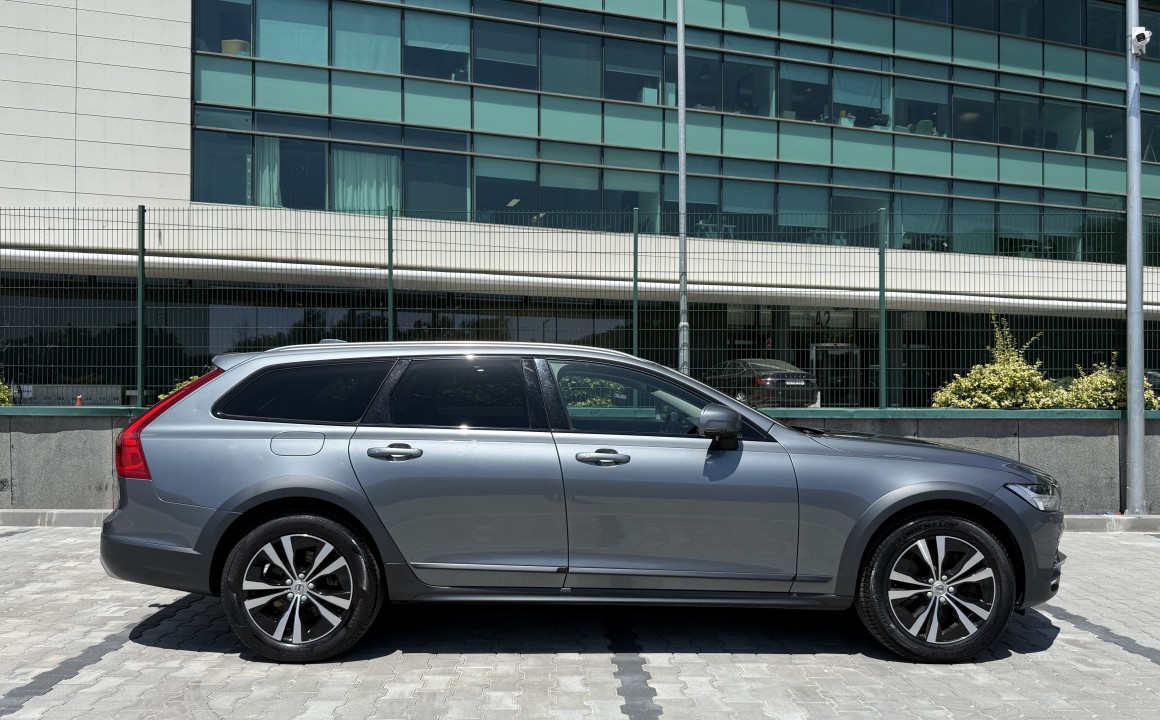 Volvo V90 Cross Country D4 AWD (2)