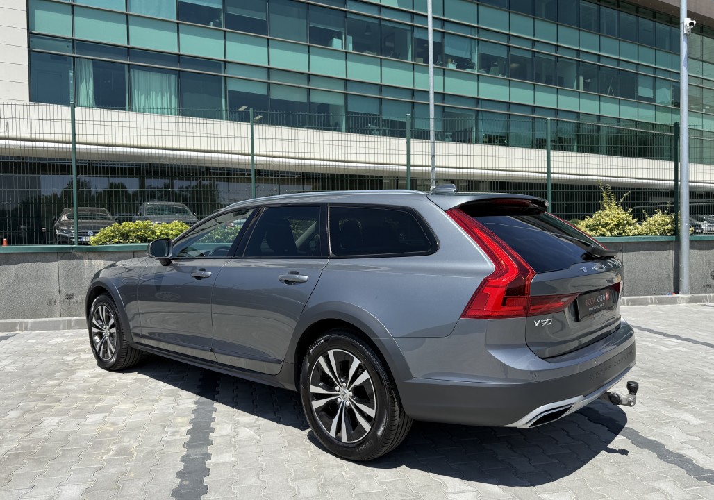 Volvo V90 Cross Country D4 AWD (5)