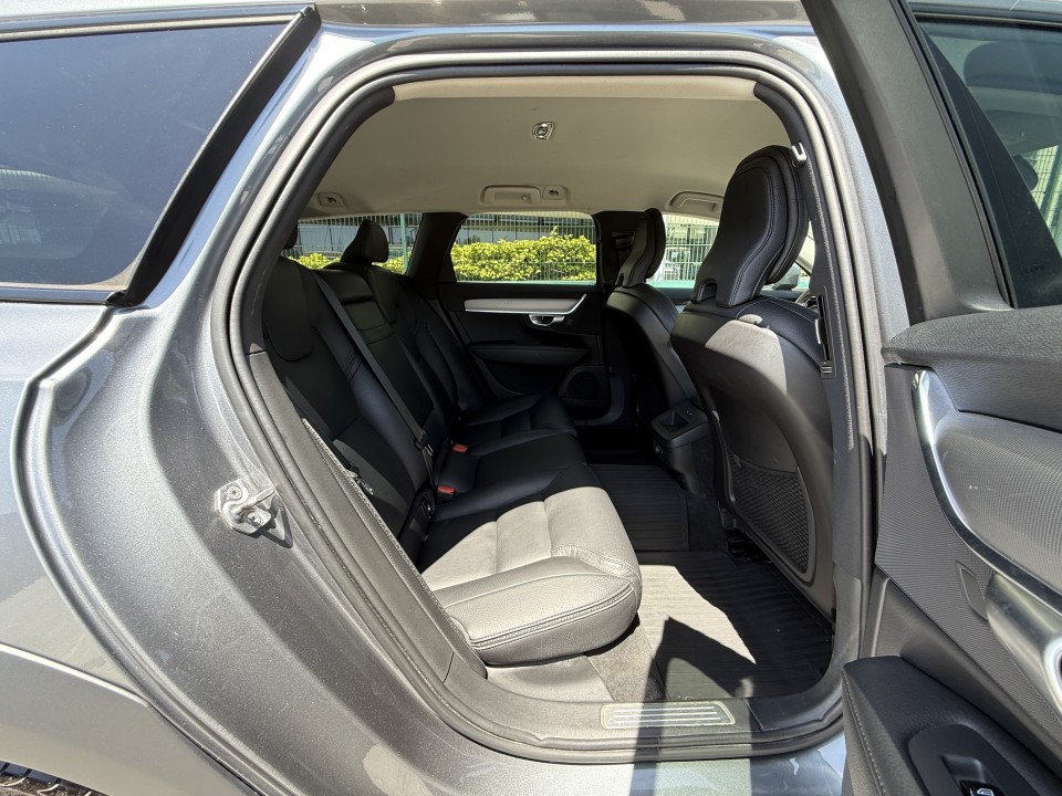 Volvo V90 Cross Country D4 AWD - foto 18