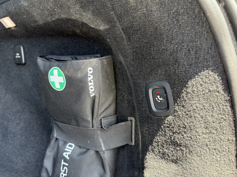 Volvo V90 Cross Country D4 AWD - foto 32