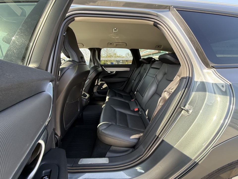 Volvo V90 Cross Country D4 AWD - foto 12