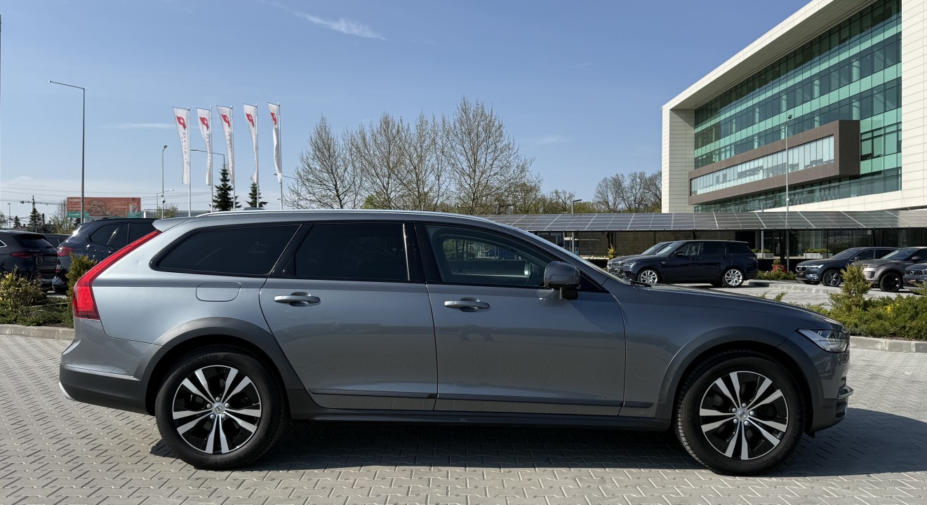Volvo V90 Cross Country D4 AWD (2)