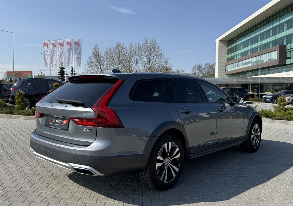 Volvo V90 Cross Country D4 AWD (3)
