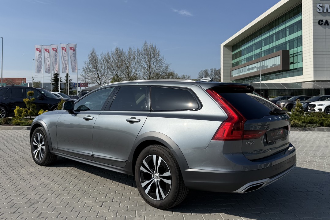 Volvo V90 Cross Country D4 AWD (5)
