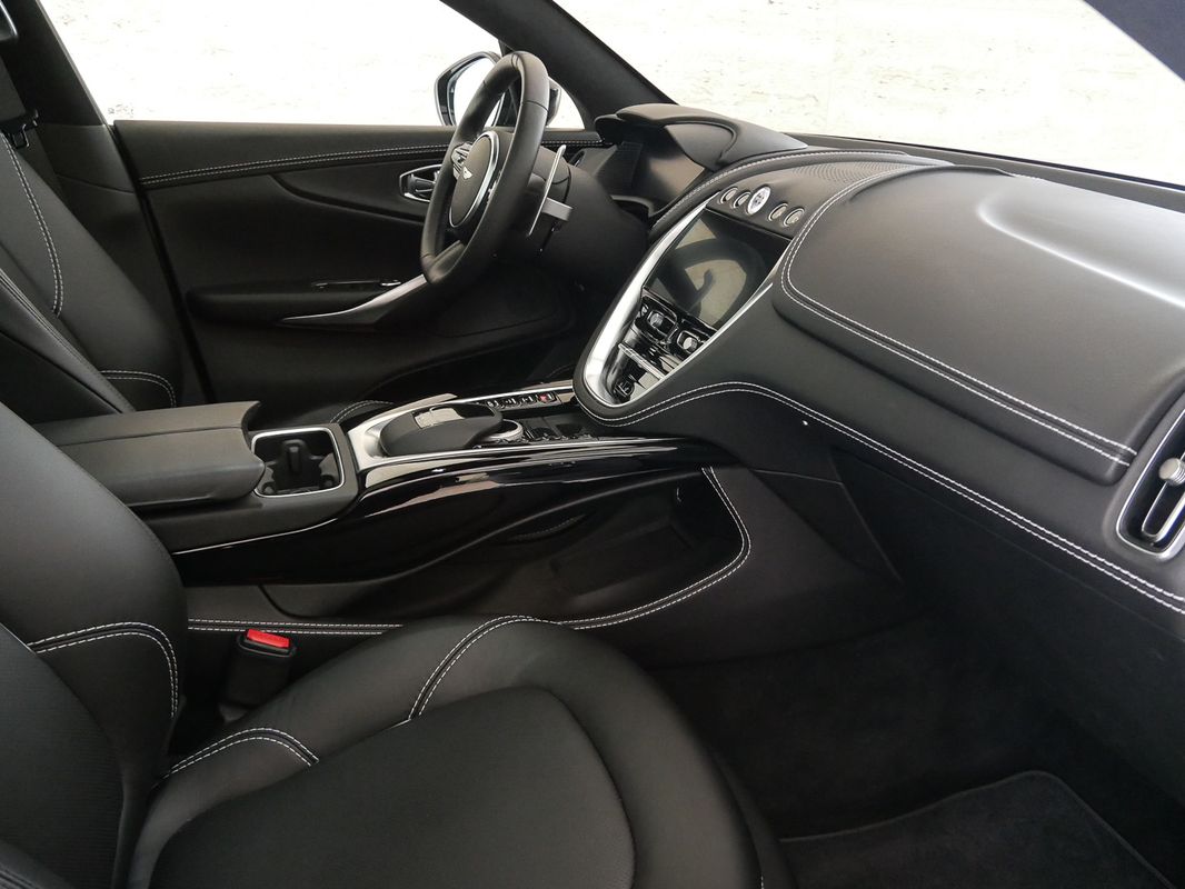 Aston Martin DBX - foto 9
