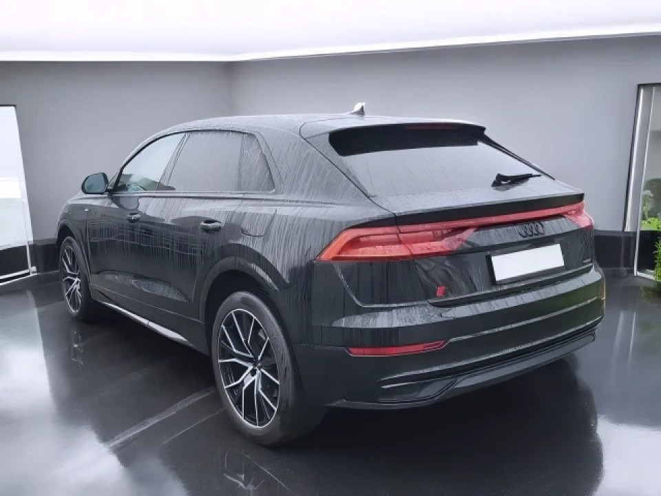 Audi Q8 55 TFSIe quattro tiptronic (2)