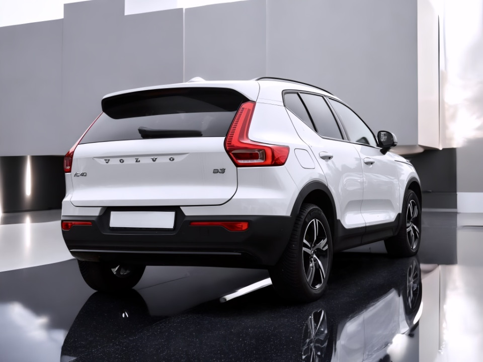 Volvo XC 40 B3 FWD Plus Dark (2)