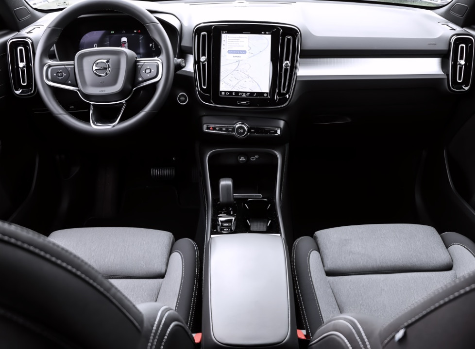 Volvo XC 40 B3 FWD Plus Dark (5)