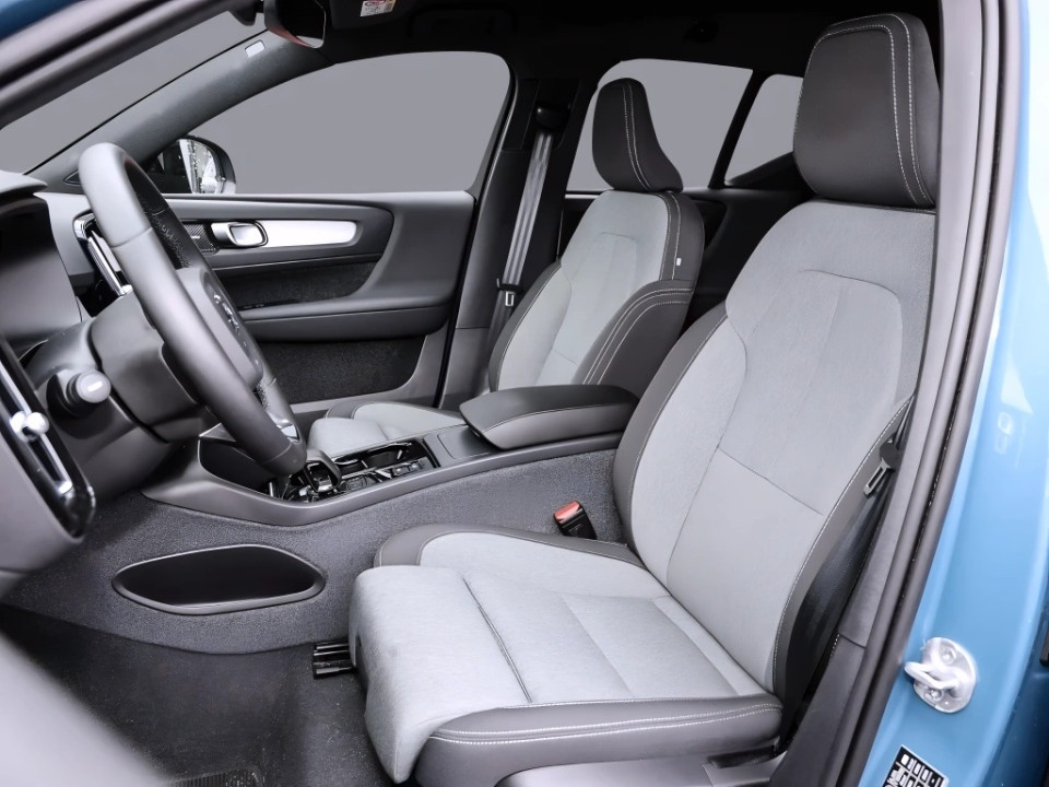 Volvo XC 40 B3 FWD Plus Dark (3)