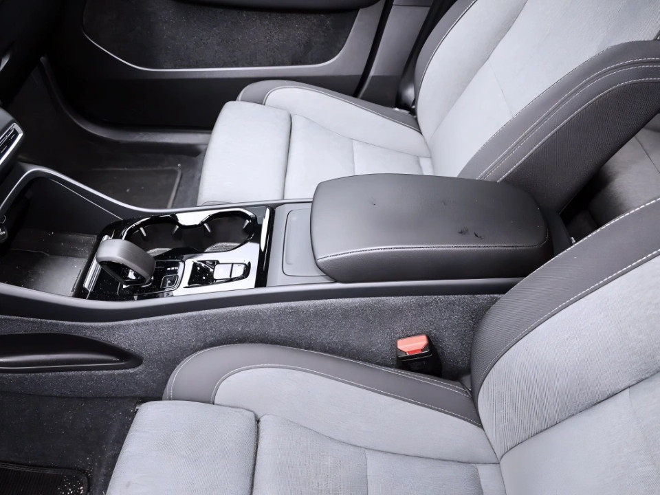 Volvo XC 40 B3 FWD Plus Dark (4)