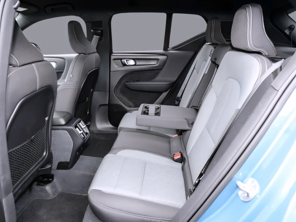 Volvo XC 40 B3 FWD Plus Dark (5)