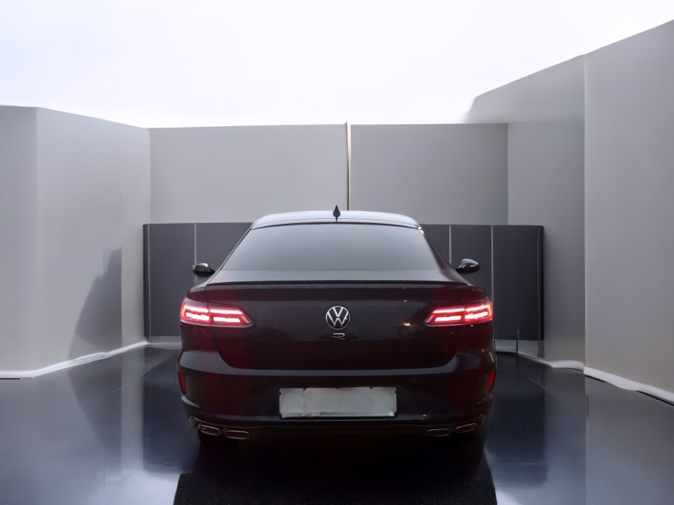 Volkswagen Arteon R 2.0 TSI 4MOTION DSG (4)