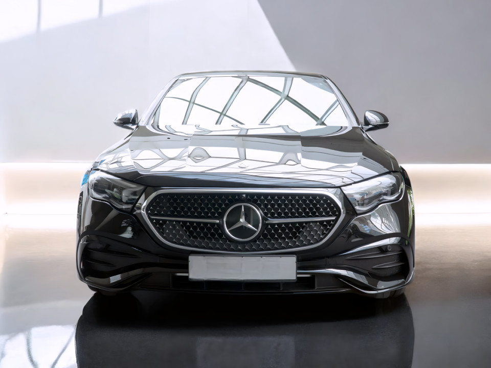 Mercedes-Benz E 220d 4MATIC AMG Line (2)