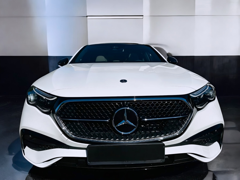 Mercedes-Benz E 200 AMG Line (2)