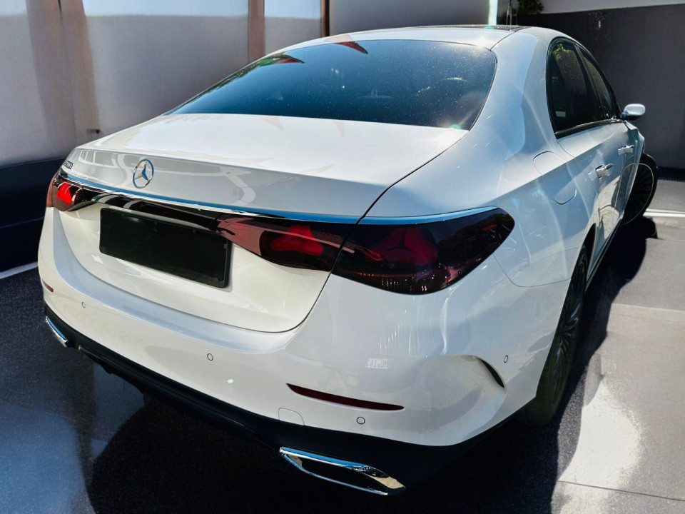 Mercedes-Benz E 200 AMG Line (5)