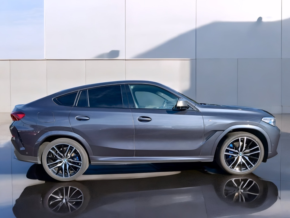 BMW X6 M50i (2)