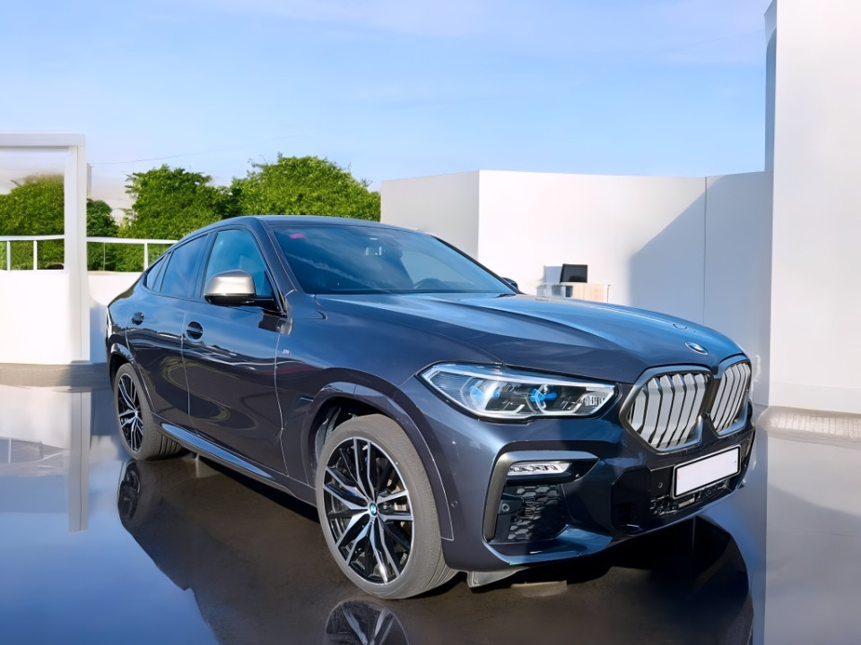 BMW X6 M50i