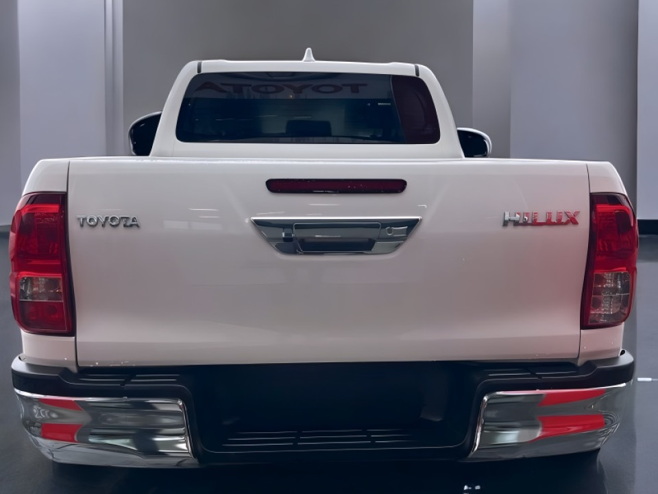 Toyota Hilux 2.4D 4x4 (5)