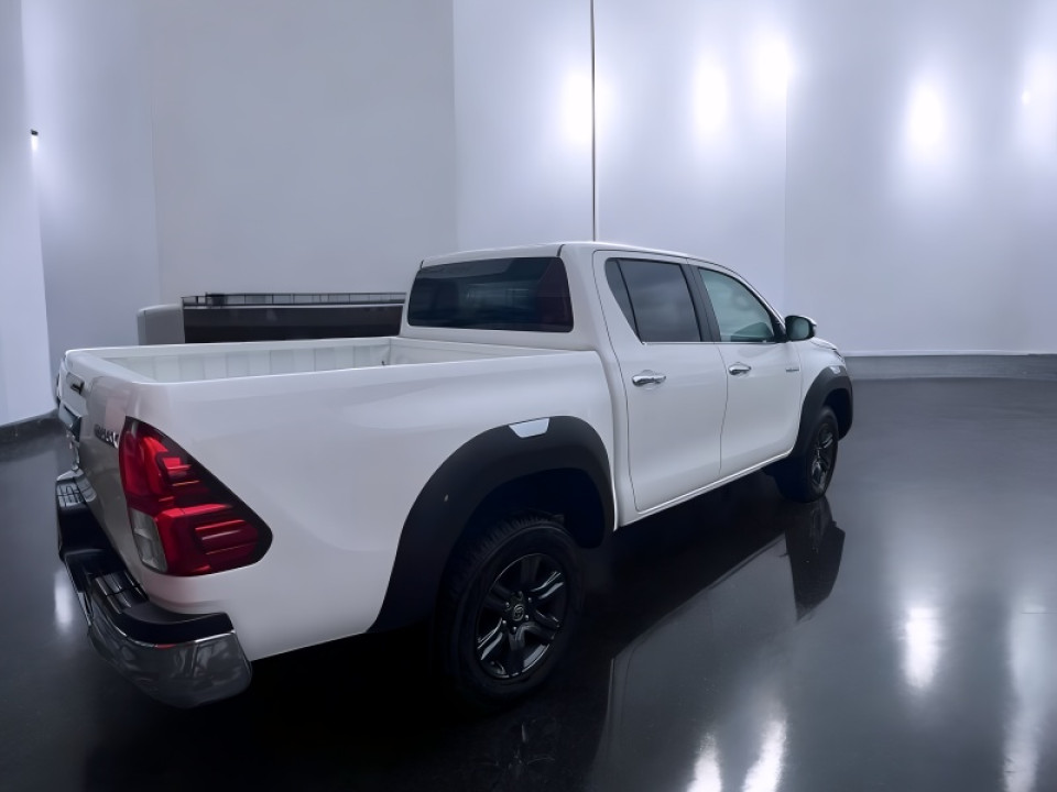 Toyota Hilux 2.4D 4x4 (3)