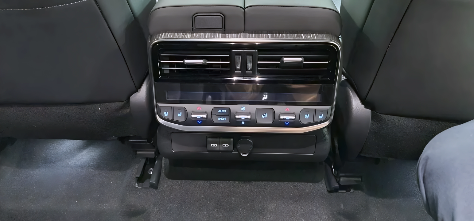 Toyota Land Cruiser LC300 - foto 21