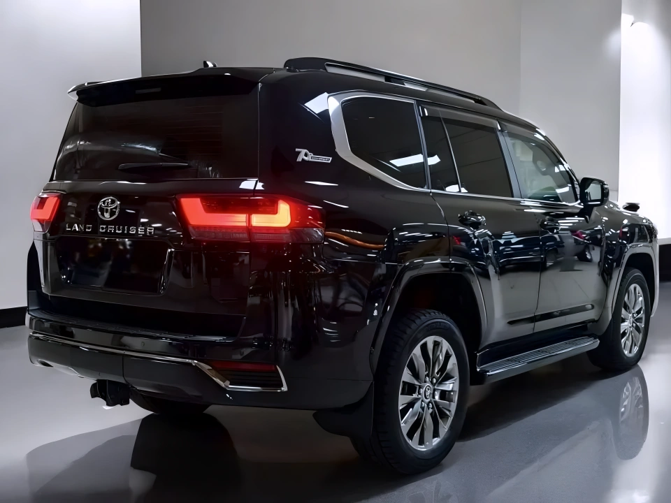Toyota Land Cruiser LC300 (4)