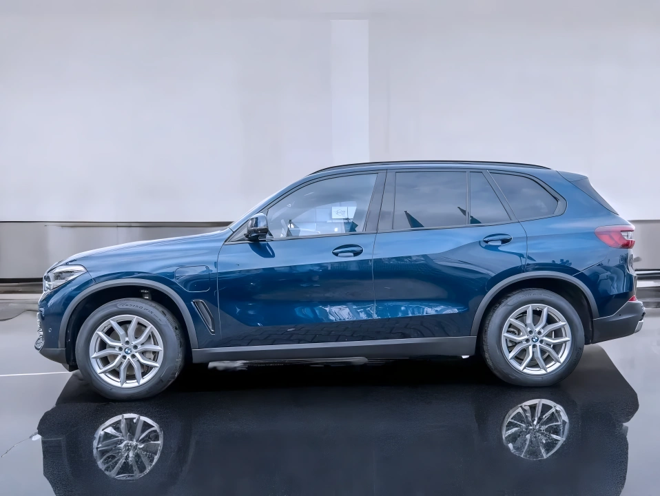 BMW X5 xDrive45e (2)