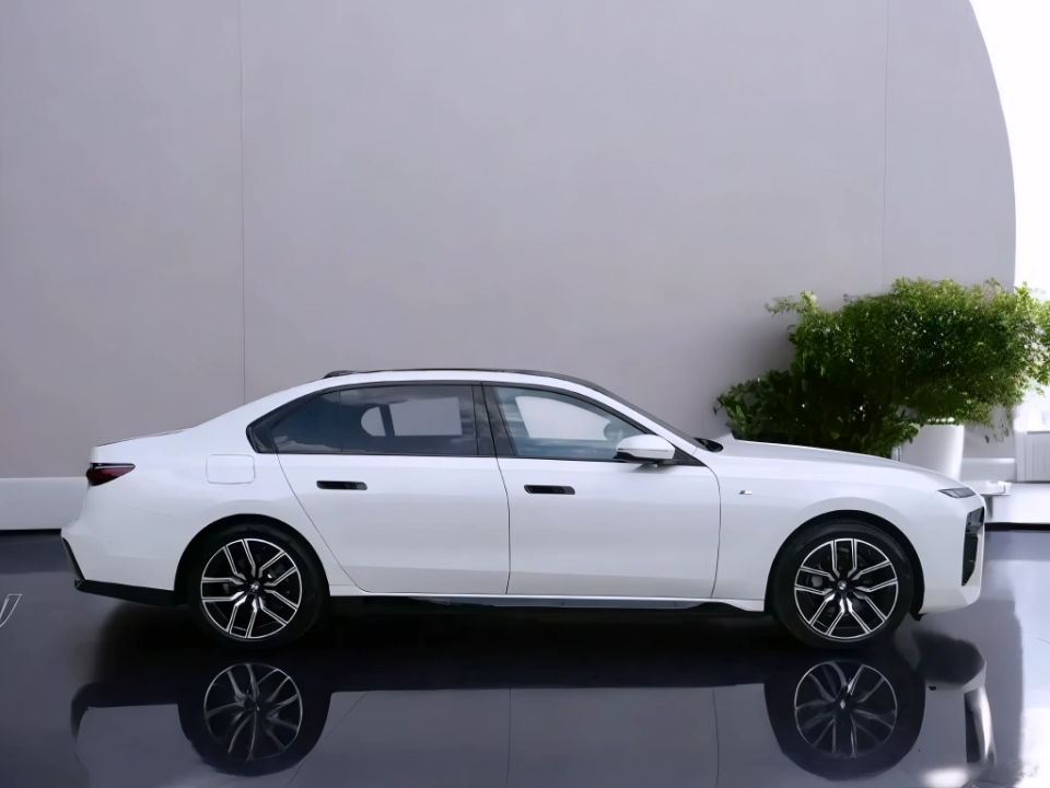 BMW Seria 7 740d xDrive M-Sport (3)