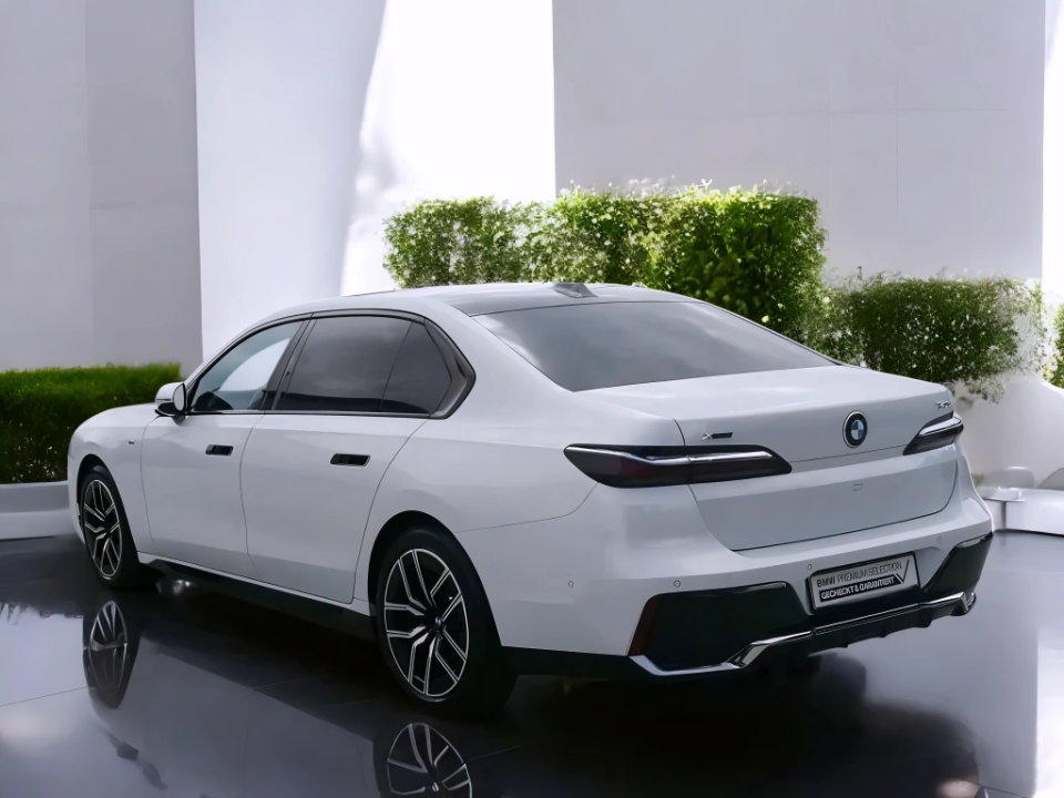 BMW Seria 7 740d xDrive M-Sport (5)