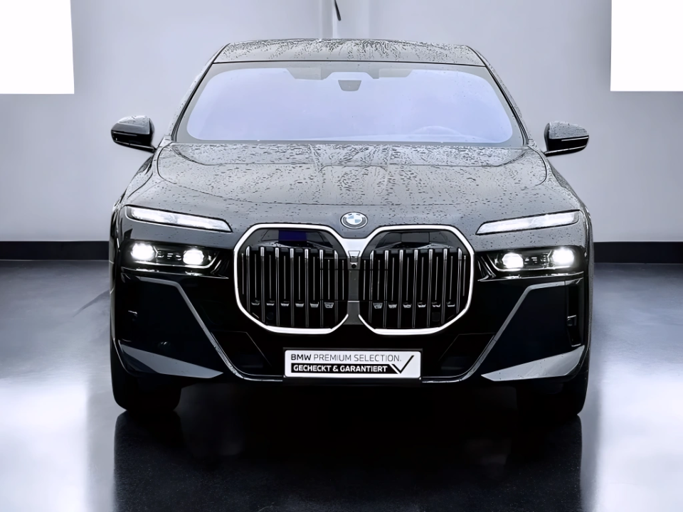 BMW Seria 7 740d xDrive M-Sport (2)