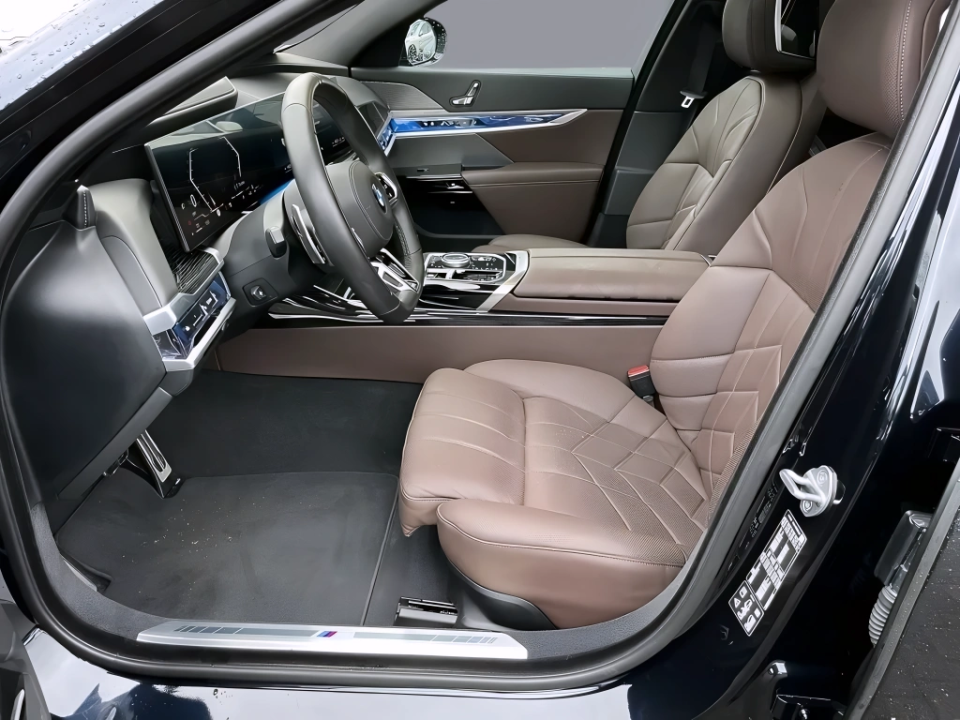 BMW Seria 7 740d xDrive M-Sport (5)
