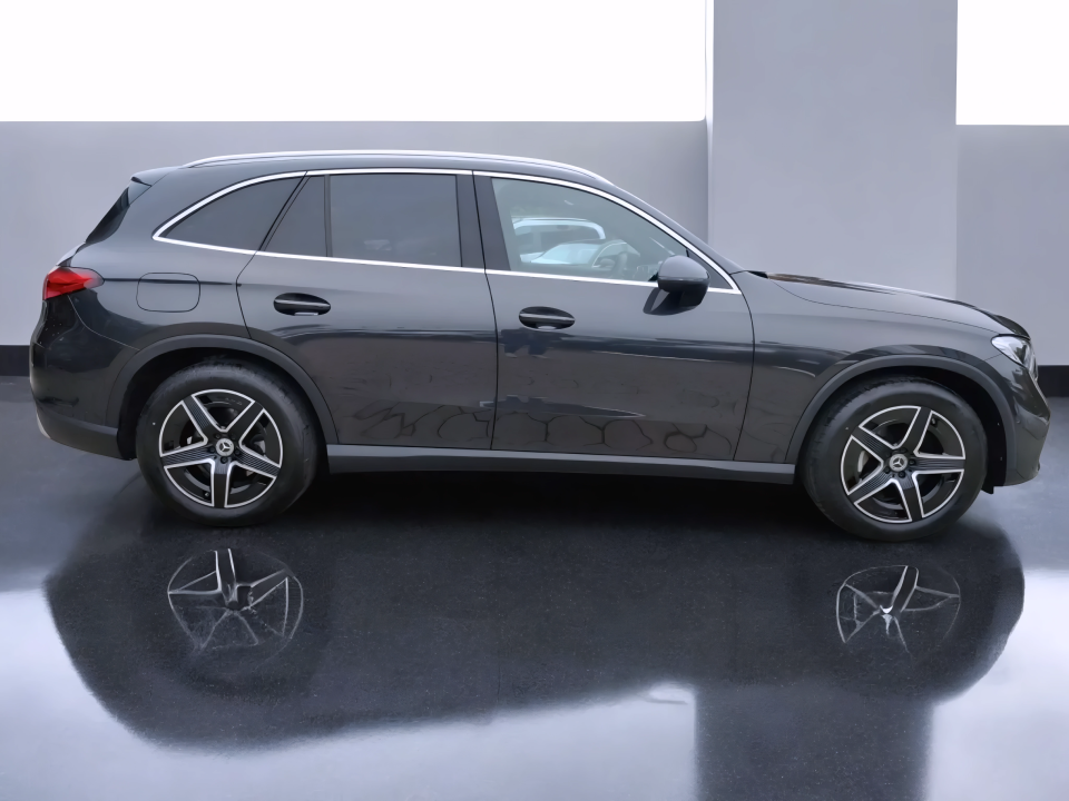 Mercedes-Benz GLC SUV 200 4MATIC AMG Line (2)