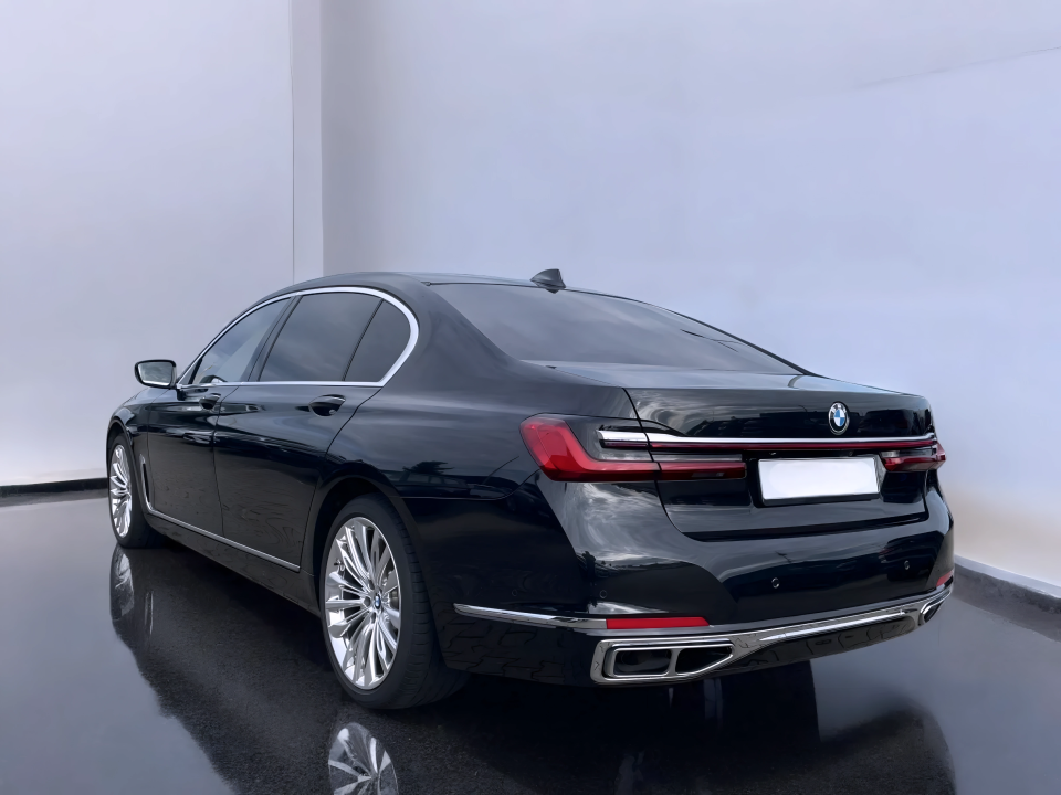 BMW Seria 7 M760Li xDrive V12 Excellence (5)