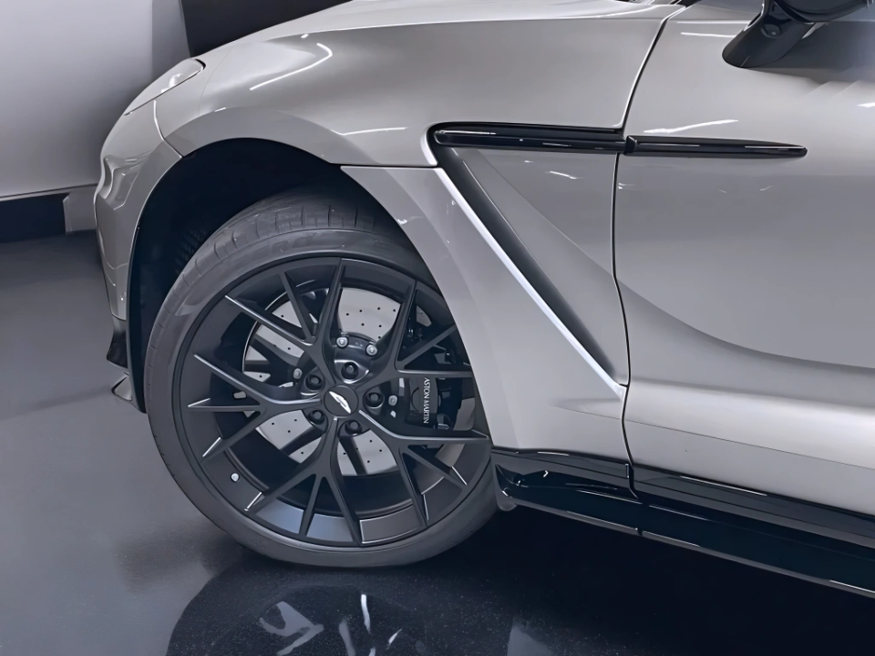Aston Martin DBX 707 4.0 V8 - foto 18