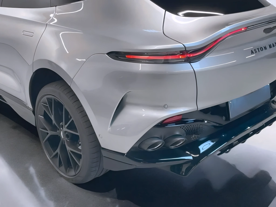 Aston Martin DBX 707 4.0 V8 - foto 19