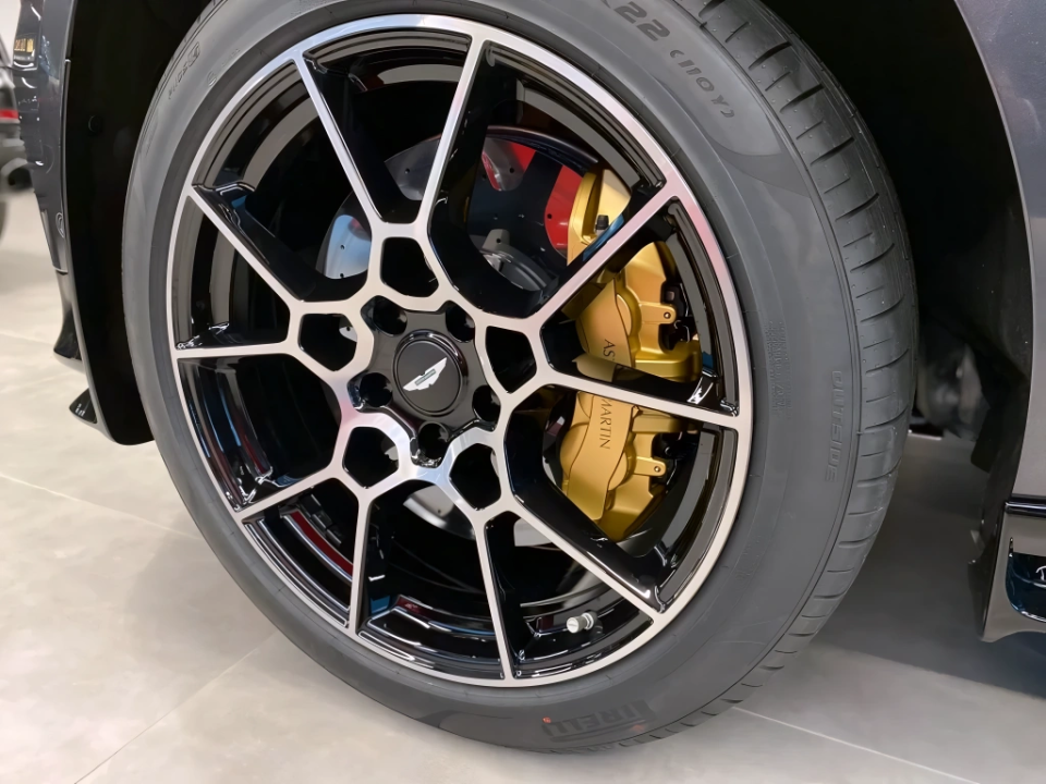 Aston Martin DBX 707 4.0 V8 - foto 10