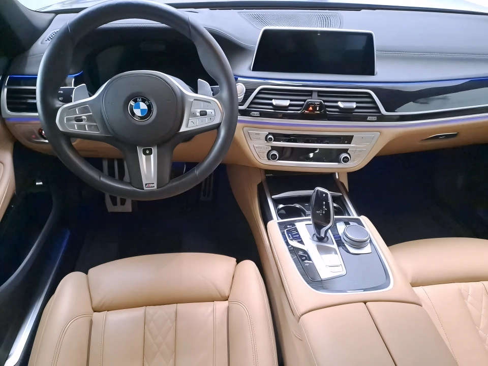 BMW Seria 7 740d xDrive M-Sport - foto 6