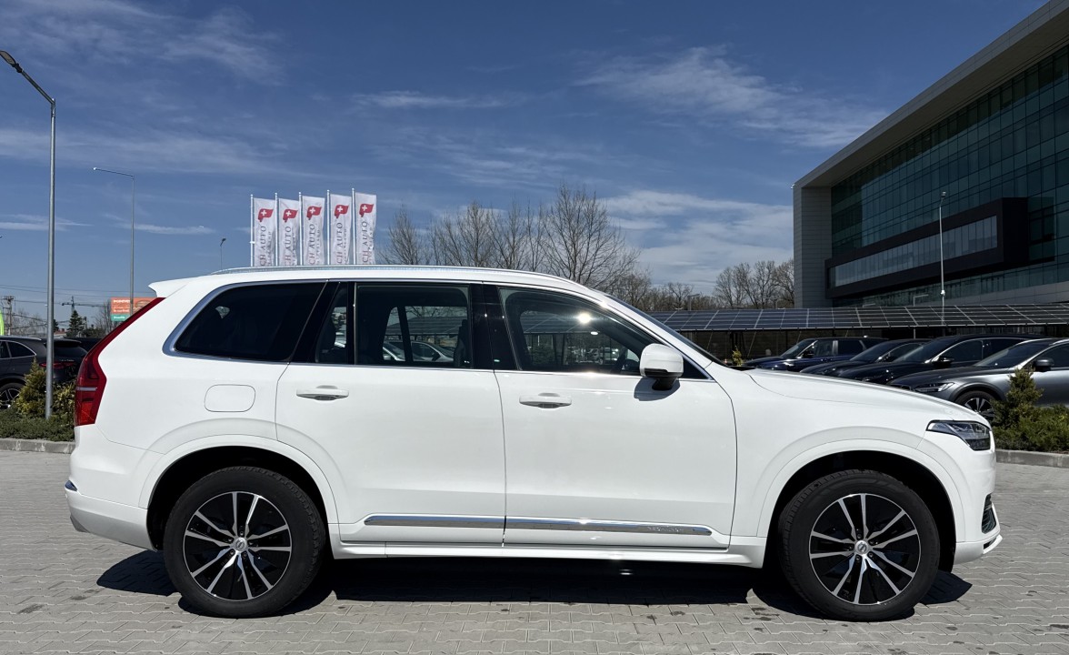 Volvo XC 90 T8 Recharge AWD Momentum (2)