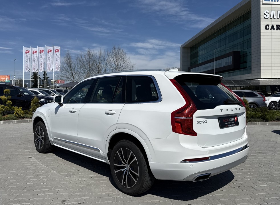 Volvo XC 90 T8 Recharge AWD Momentum (5)