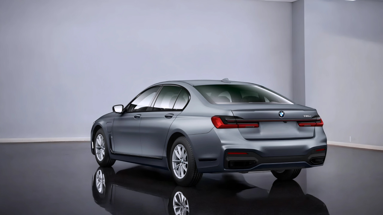 BMW Seria 7 745e (3)