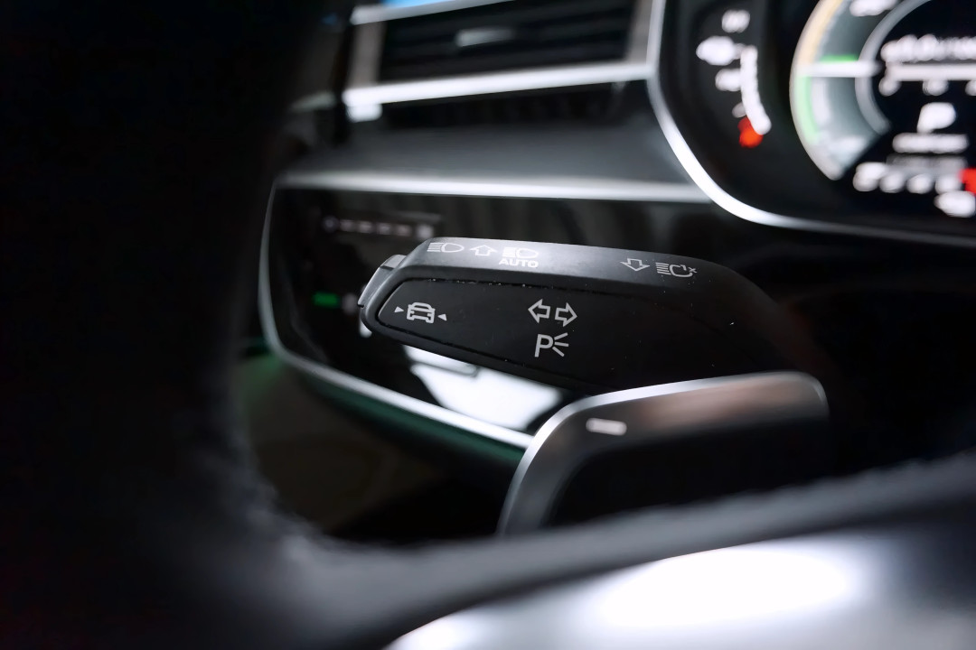 Audi A8 Long 60 TFSIe Quattro Tiptronic (5)