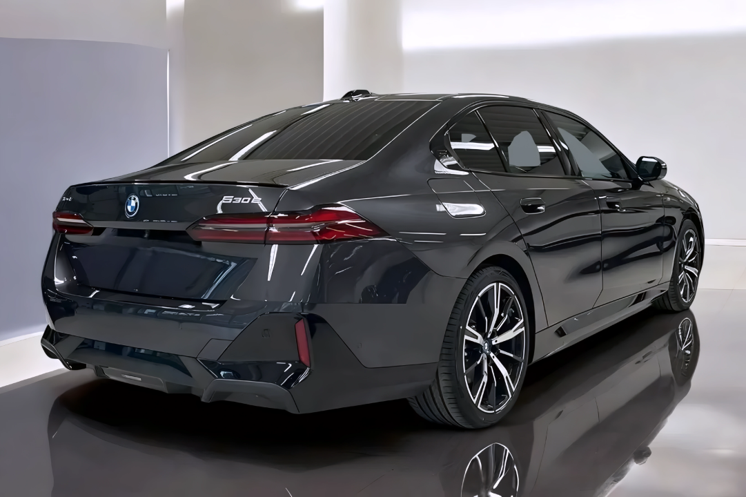 BMW Seria 5 530e xDrive M Sport (3)