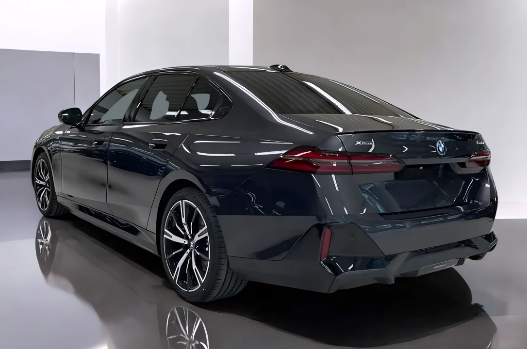 BMW Seria 5 530e xDrive M Sport (5)